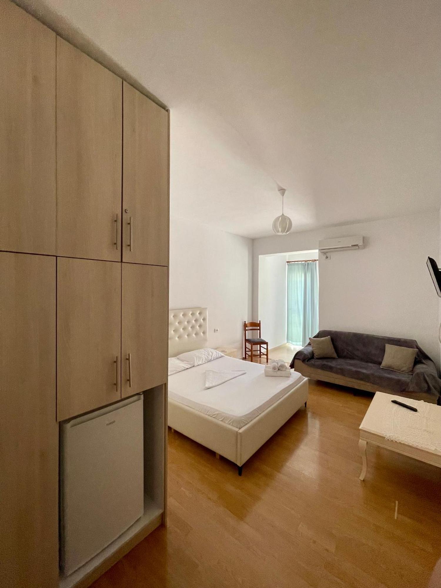 Keivi Guesthouse Sarandë Exteriör bild