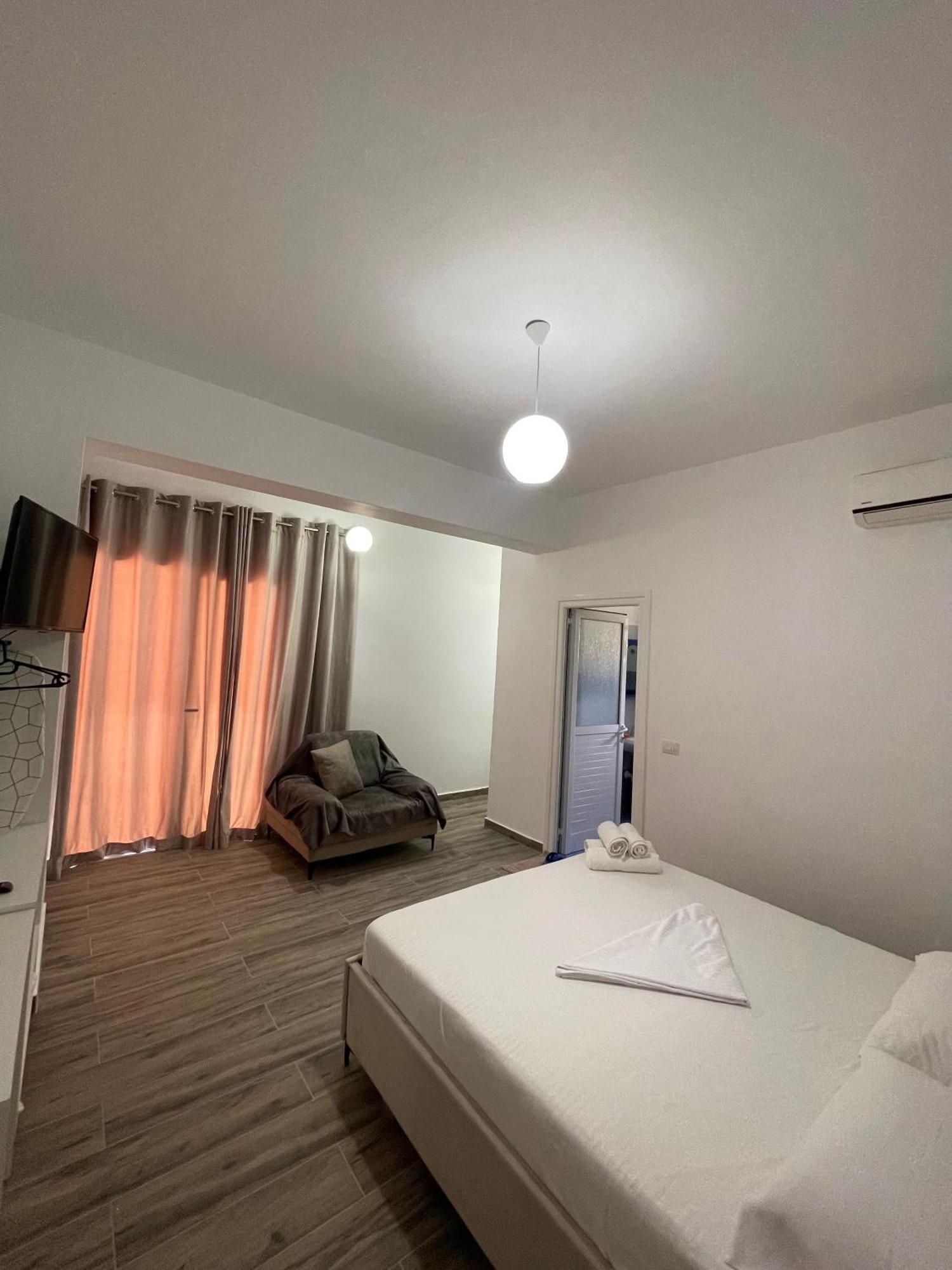 Keivi Guesthouse Sarandë Exteriör bild